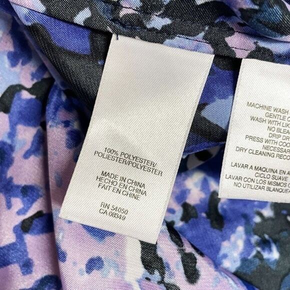 Anne Klein Watercolor Abstract Blouse Sleeveless Scoop Neck Purple Satin Top Med - Picture 7 of 7